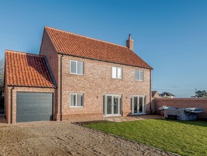 Exterior - 4 bedroom accommodation in Mundesley, near North Walsham (Mundesley, near North Walsham)