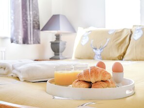 4 bedrooms, free WiFi, bed sheets - 4 bedroom accommodation in Mundesley, near North Walsham (Mundesley, near North Walsham)