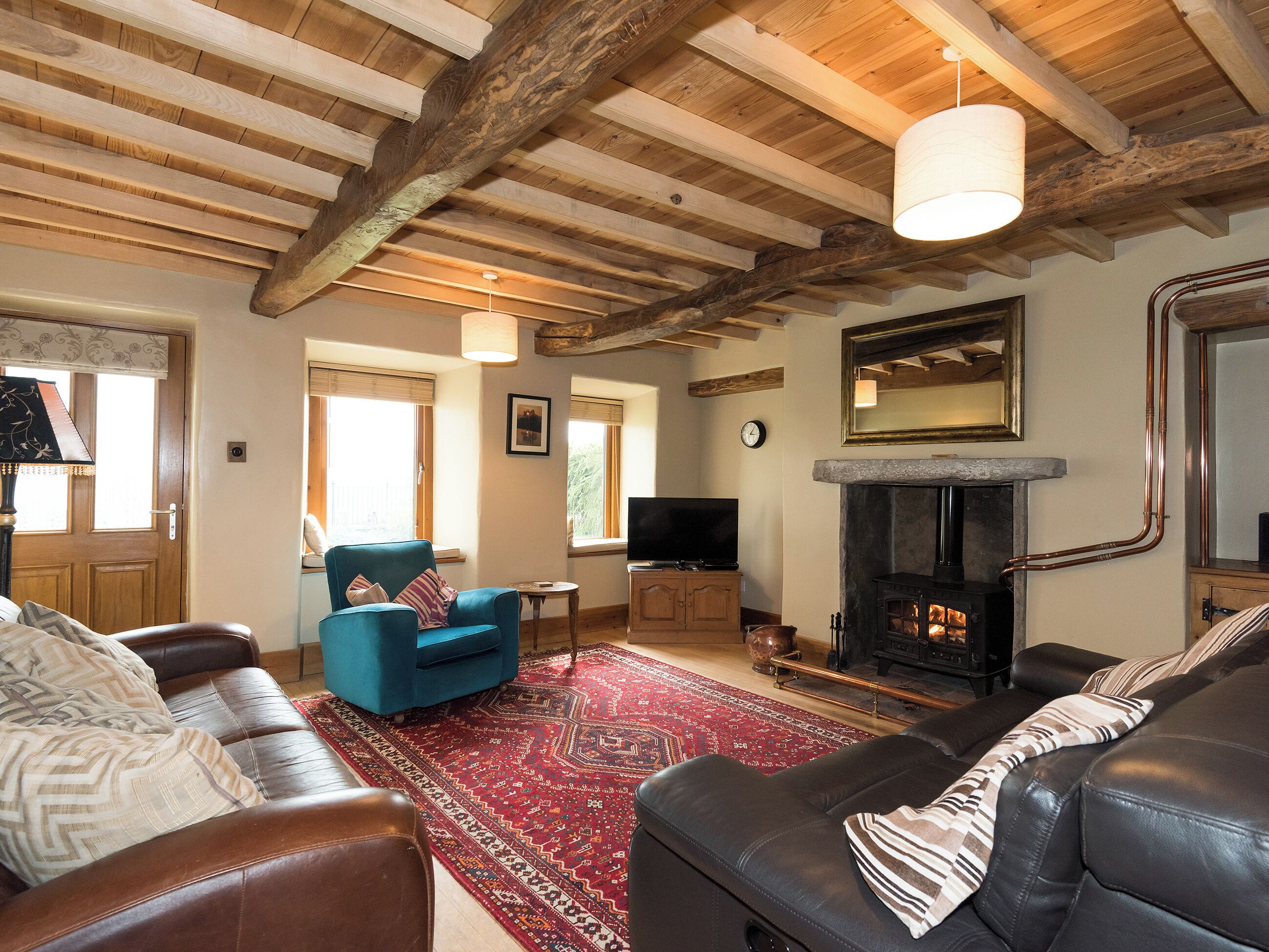 TV, fireplace