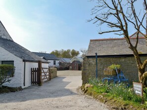 Property grounds - 2 bedroom accommodation in St Breward, near Bodmin (St Breward, near Bodmin)