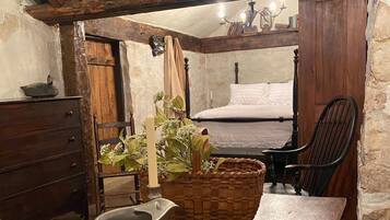 3 bedrooms, desk, free WiFi, bed sheets