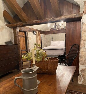 3 bedrooms, desk, free WiFi, bed sheets