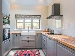 Dishwasher, high chair - Cowslip Cottage-UKC2457 (Swardeston, near Mulbarton)