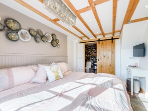 3 bedrooms, free WiFi, bed sheets