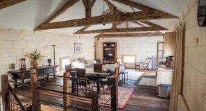 Unclassified image, 4 of 18, button