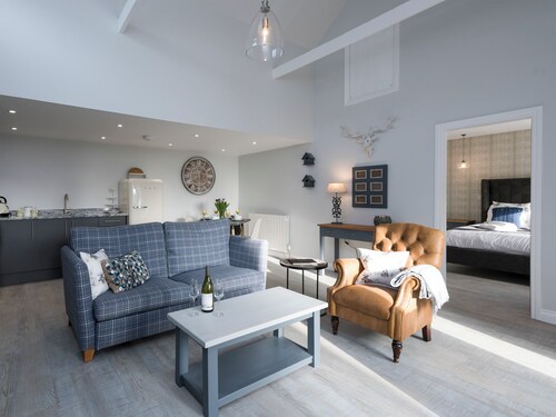 The Cowshed - UK10354