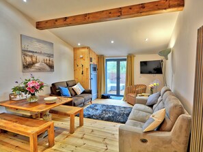 TV - 3 bedroom accommodation in Wellow, near Yarmouth (Wellow, near Yarmouth)