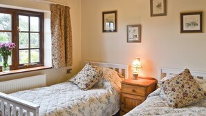 Room - 3 bedroom accommodation in East Burton, near Wareham (East Burton, near Wareham)