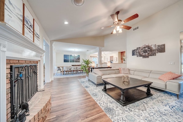 Smart TV, fireplace