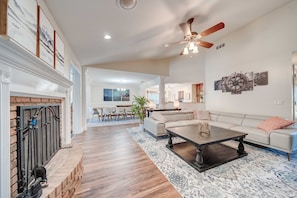 Smart TV, fireplace