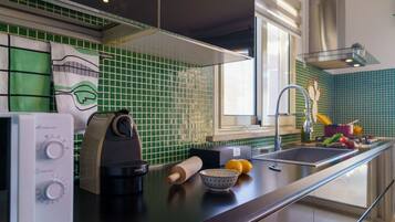 Frigorifero, forno, piano cottura, lavastoviglie