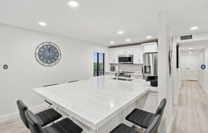 Mikrowelle, Ofen, Herdplatte, Geschirrspüler