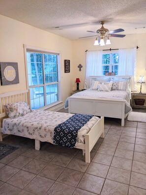 1 habitación, tabla de planchar con plancha, wifi y ropa de cama