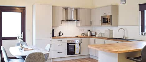 洗碗機、高腳椅