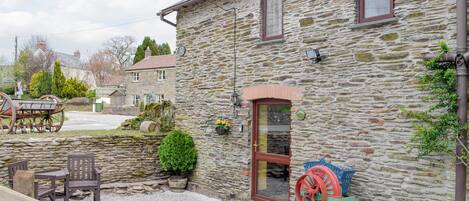 Attractive holiday home with gravelled patio | Chaffcutters - Friars Cottages, Kentisbury Ford, near Barnstaple