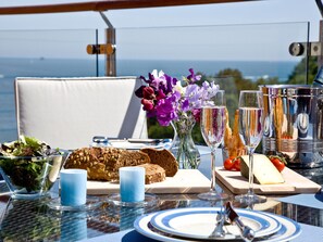 Outdoor dining - 2 bedroom accommodation in Brixham (Brixham)