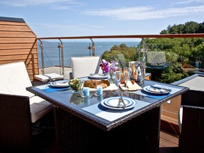 Outdoor dining - 2 bedroom accommodation in Brixham (Brixham)