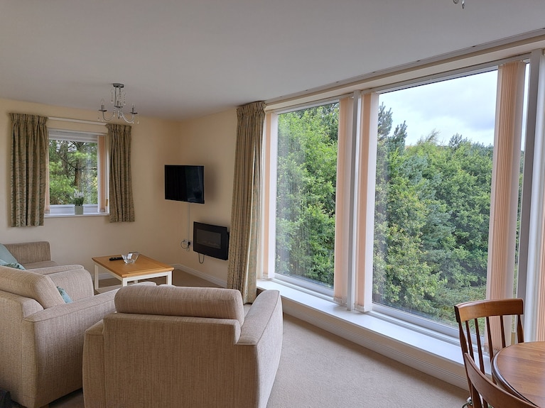 Central Buxton Apartment With Scenic Views And Free Parking - Buxton