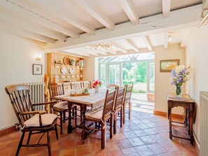 Dining - 4 bedroom accommodation in Boldre, near Lymington (Boldre, near Lymington)