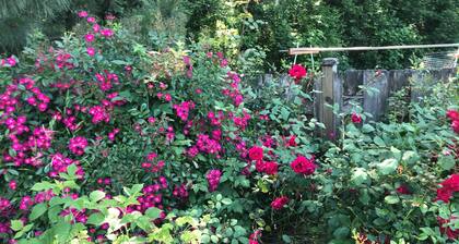 Private guest house-minutes away from Portland, Nike and many more!