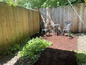 Property grounds - Private guest house-minutes away from Portland, Nike and many more! (Beaverton)