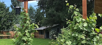 Private guest house-minutes away from Portland, Nike and many more!