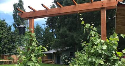 Private guest house-minutes away from Portland, Nike and many more!