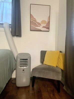 Interior - Private guest house-minutes away from Portland, Nike and many more! (Beaverton)