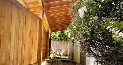 Private guest house-minutes away from Portland, Nike and many more!