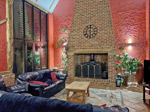 6 bedroom accommodation in Creeting St Peter, near Stowmarket