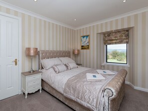 3 bedrooms, free WiFi, bed sheets
