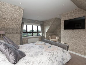 3 bedrooms, free WiFi, bed sheets - 3 bedroom accommodation in Dalry (Dalry, near Skelmorlie)