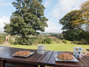 Outdoor dining - 3 bedroom accommodation in Dalry (Dalry, near Skelmorlie)