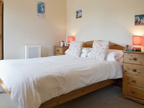 2 Schlafzimmer, Reisekinderbett, kostenloses WLAN, Bettwäsche