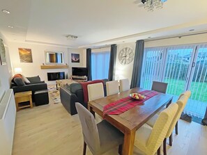 TV - 2 bedroom accommodation in Keswick (Keswick)