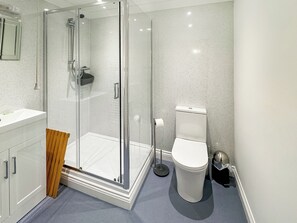Bathroom - 2 bedroom accommodation in Dawlish (Dawlish)