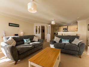 Living area - 2 bedroom accommodation in Dawlish (Dawlish)