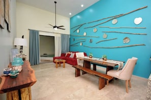 Apartamento superluxo | Área de estar | Smart TV 50 polegadas com canais a cabo, TV