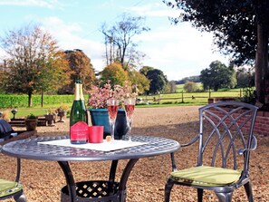 Outdoor dining - Stylish barn conversion in the heart of Dorset. (Frampton)