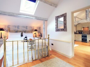 1 bedroom, free WiFi, bed sheets - Stylish barn conversion in the heart of Dorset. (Frampton)