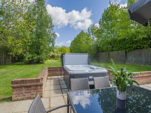Outdoor dining - 3 bedroom accommodation in Neatishead, near Norwich (Neatishead, near Norwich)