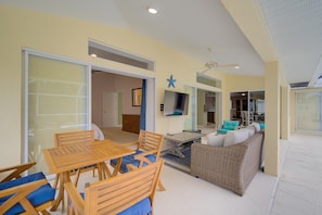 Interior - Family Paradise: Spa & Heated Pool w Outdoor TV (Rotonda West)