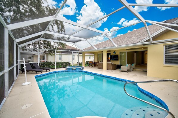 Outdoor pool, a heated pool - Family Paradise: Spa & Heated Pool w Outdoor TV (Rotonda West)