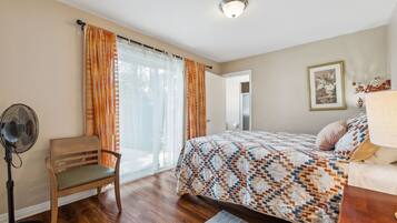 4 bedrooms, in-room safe, desk, iron/ironing board