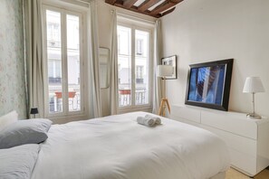 1 chambre, bureau, Internet, draps fournis