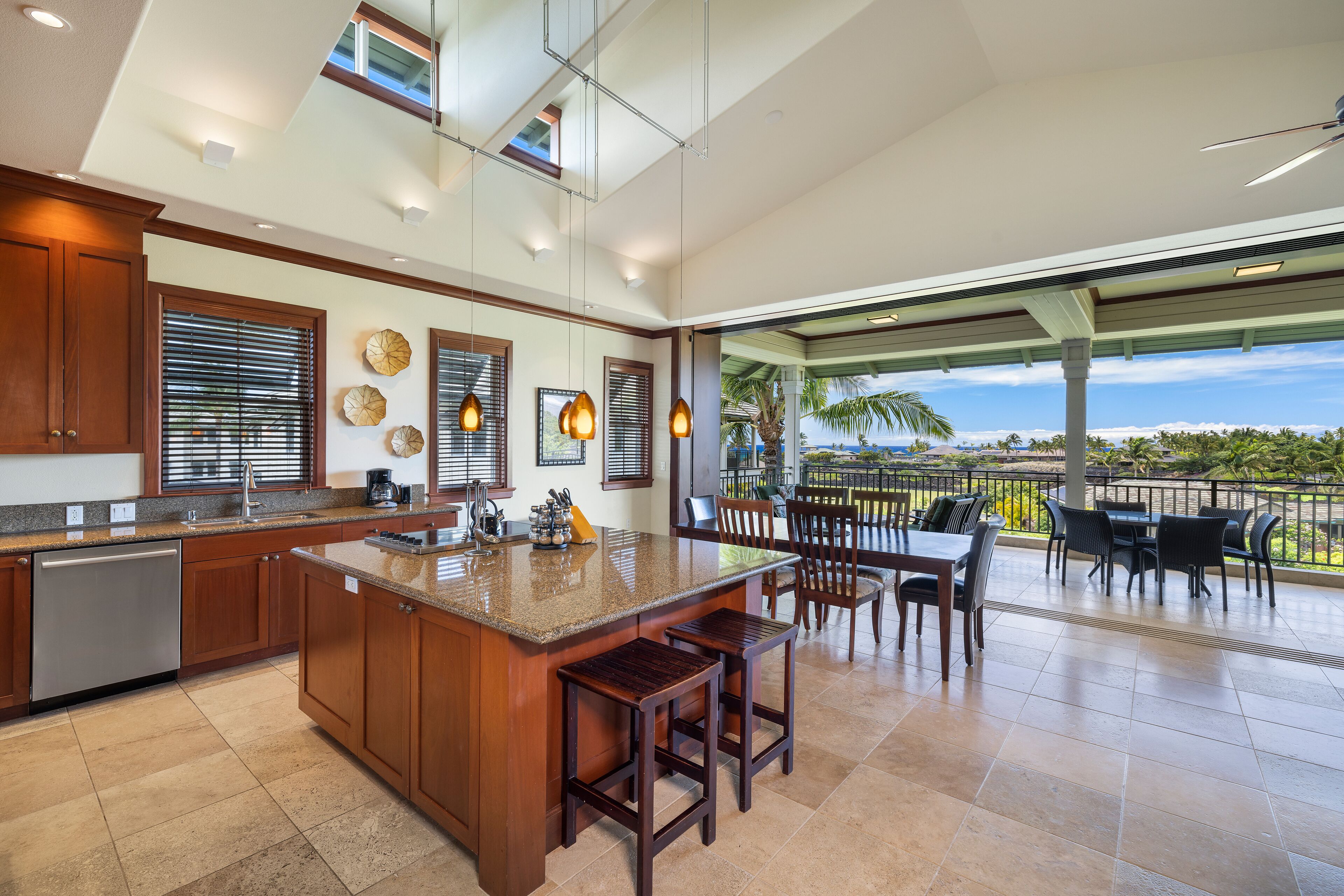 Réfrigérateur, micro-ondes, four, lave-vaisselle