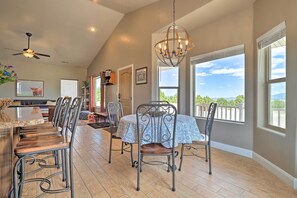 Dining - Vista Grande, spacious property, 1 Mi to Main St (Pioche)