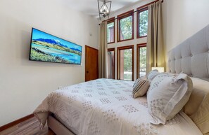 4 bedrooms, iron/ironing board, WiFi