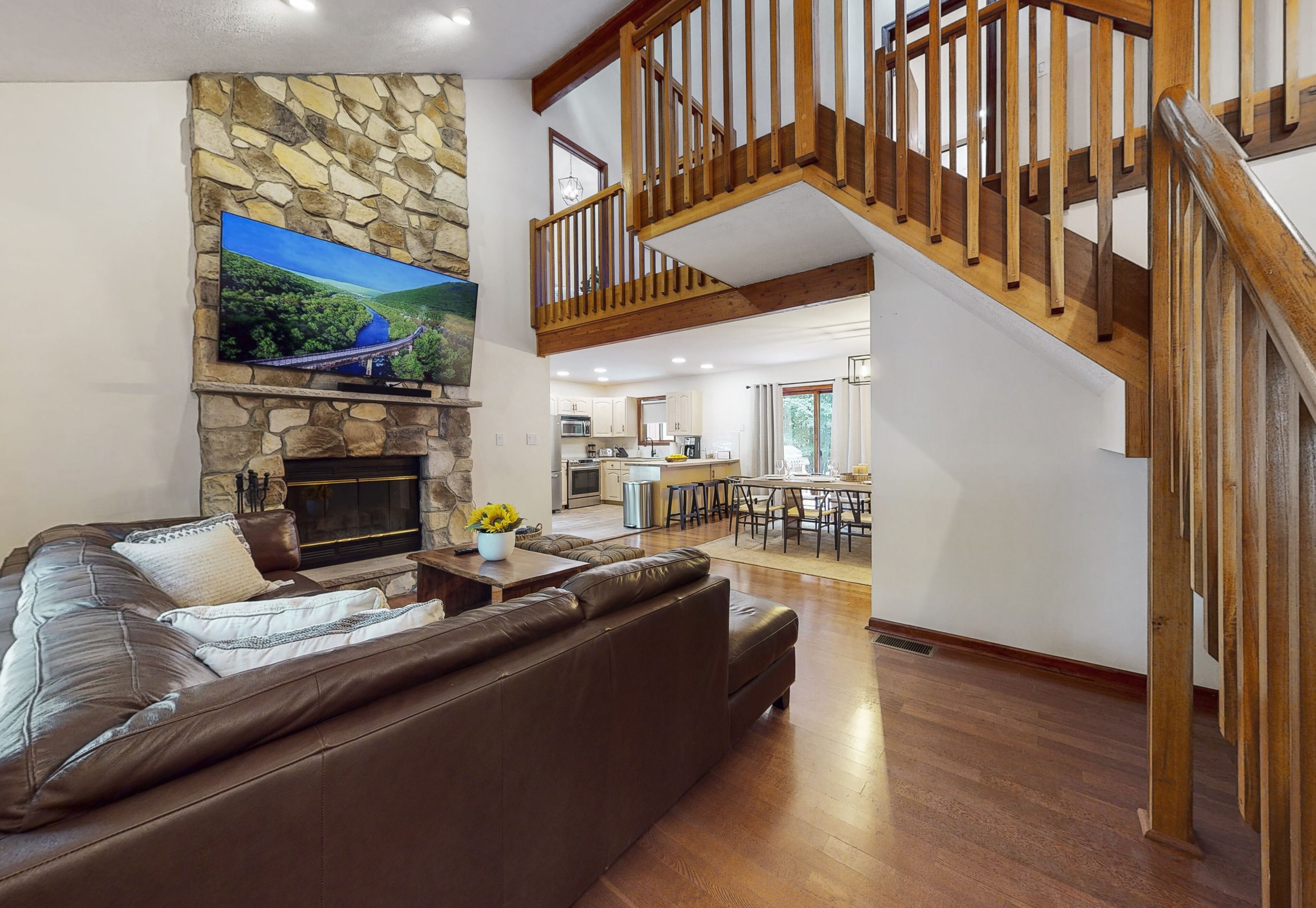 智能電視、壁爐、音響