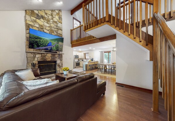 Smart TV, fireplace, stereo